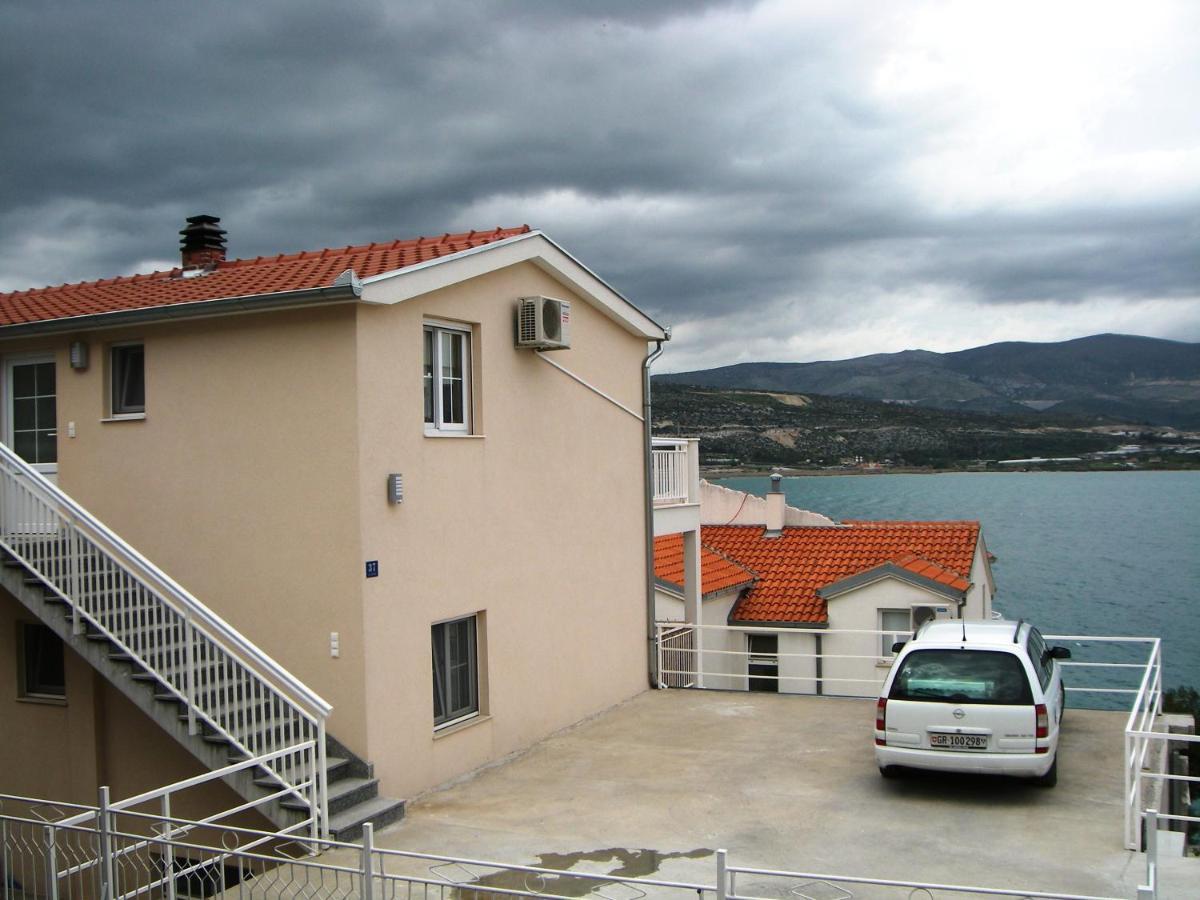 Apartments Nena - Trogir Exteriör bild