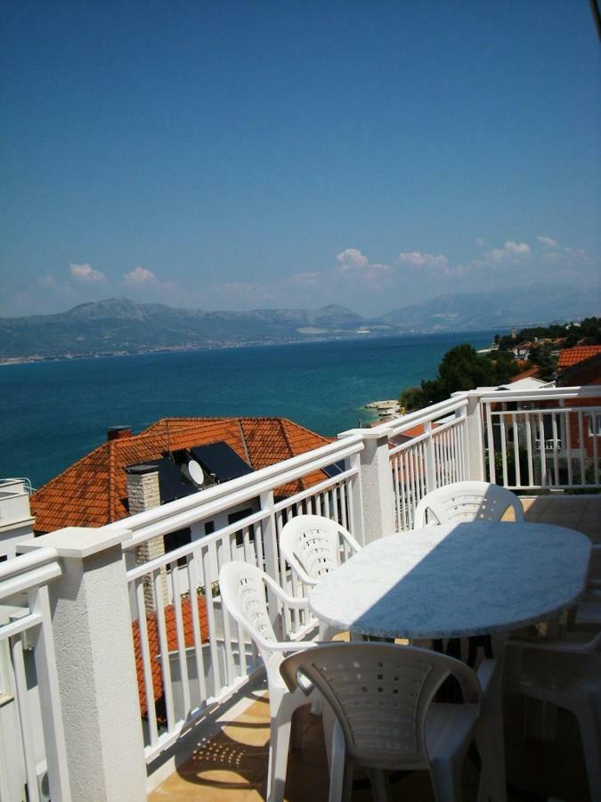 Apartments Nena - Trogir Exteriör bild