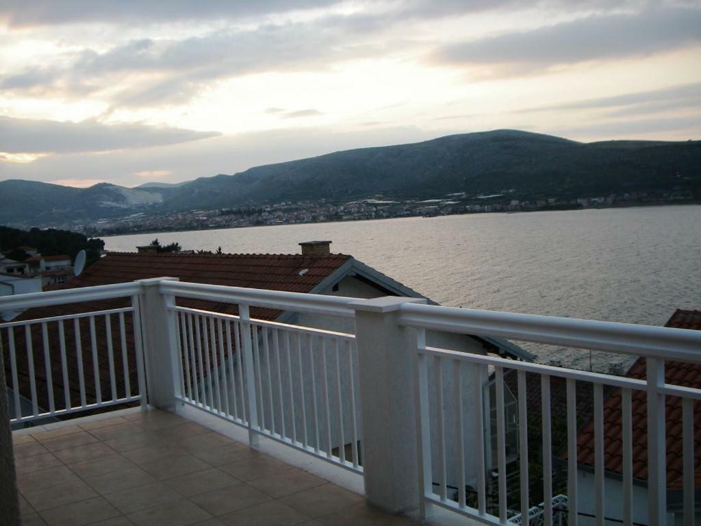 Apartments Nena - Trogir Exteriör bild